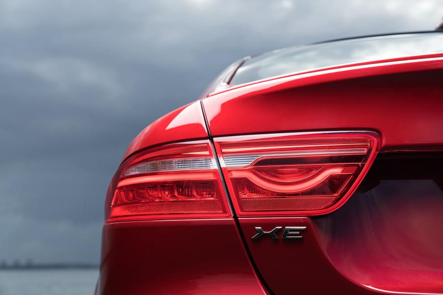 Детали экстерьера Jaguar XE 25t R-Sport 2015 года  (AU) (фото 32 из 40)